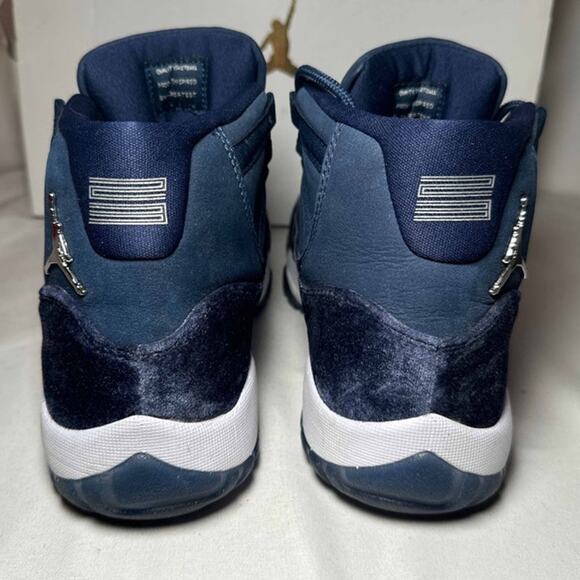 Size 9.5 - Wmns Air Jordan 11 Retro Midnight Navy Velvet Women's Shoes - Picture 5 of 10